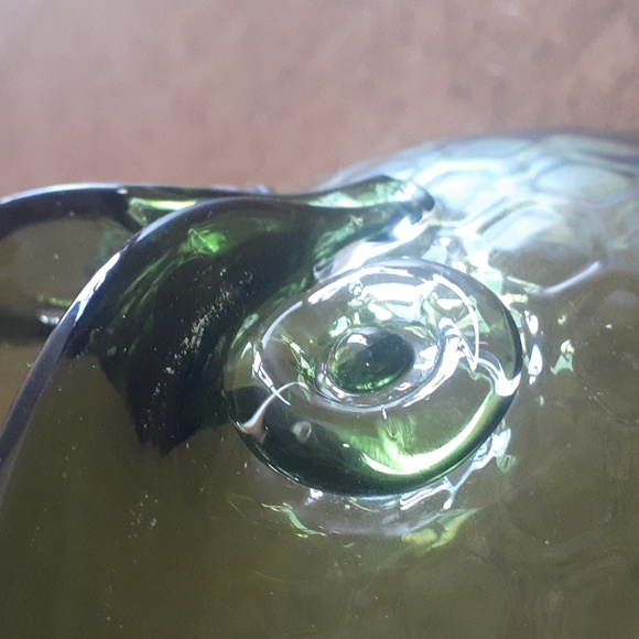 Honeycomb pattern owl green glass vase. - Picture 11 of 12